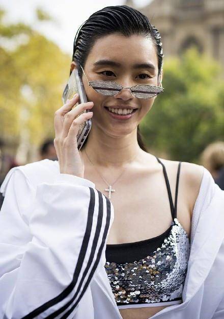 差距都梳大背头，刘雯和奚梦瑶一个气质一个油腻，网友：差距一目了然