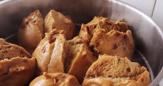 怎么做红糖枣馍 6c21c7deb0034c06bb1e4cc9f7878e8c.jpeg