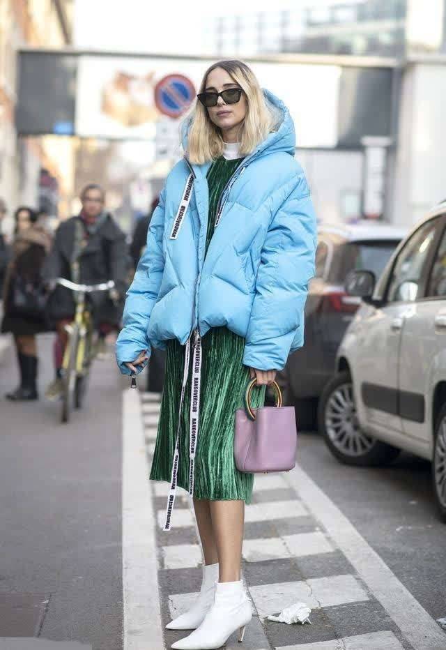 喇叭裤 冬季外套不用太复杂,衣橱中有这两件就足够了,时尚保暖又显气质