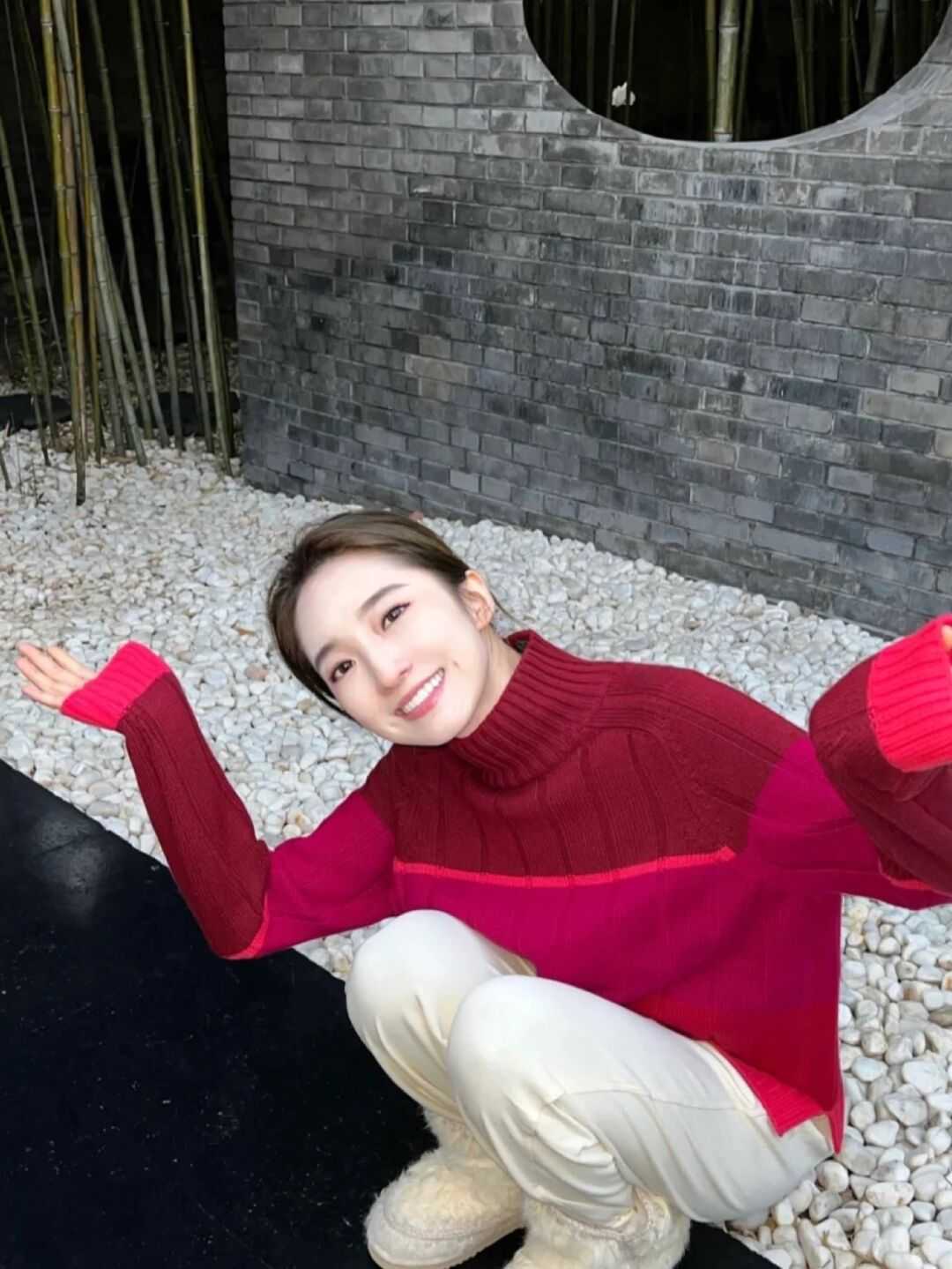 颜色 天冷了，为什么建议“毛衣搭配半身裙”，时髦精们的示范给你答案