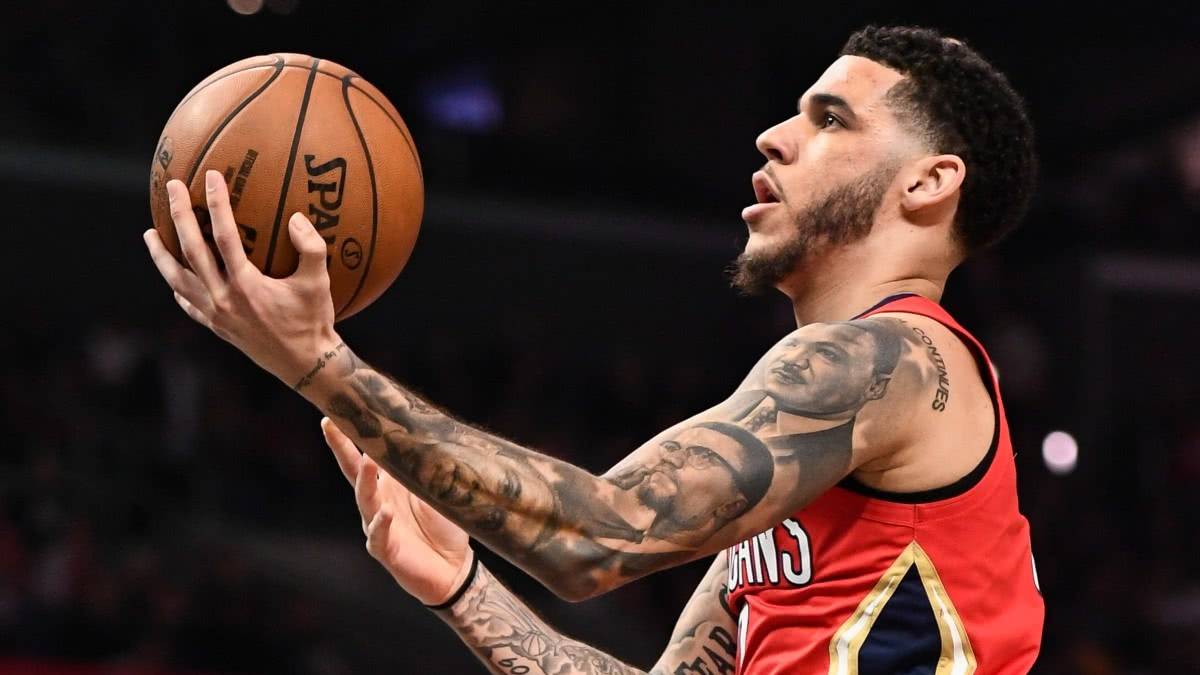 5年赛季了,球哥居然连低手上篮都不会,球哥要成水货榜眼了!