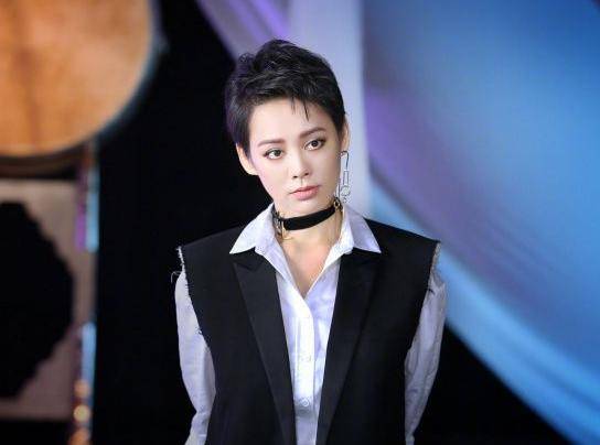 张萌|这不是《乘风破浪的姐姐》！而是娱乐圈社交阶层的缩影