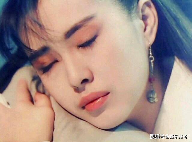 下巴单眼皮、龅牙、厚嘴唇，这些缺陷美才是娱乐圈该有的百媚千红