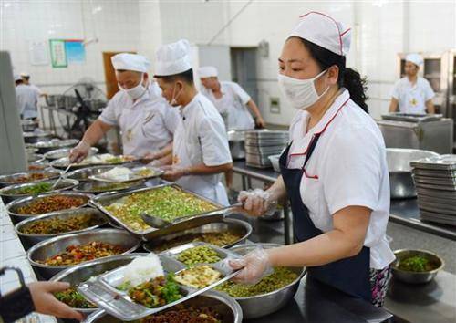 原创农夫与蛇在高校食堂上演学生举报食堂阿姨为2000元奖励