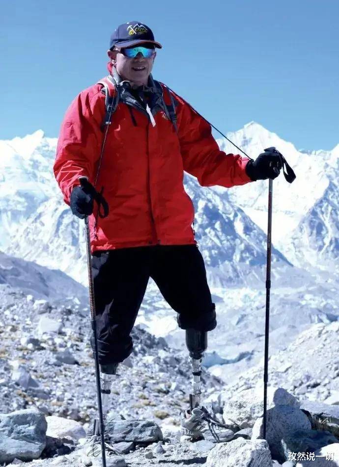 吴京|成龙演过他，吴京推荐他，胡歌为他献声配音，这位大爷凭什么？