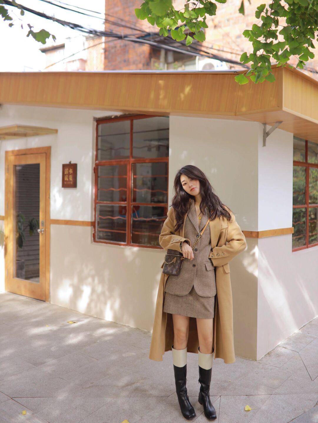 颜色 冬季搭配单品“买精不买多”，衣橱里要备“大衣”，舒适又时髦