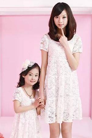 上半身 骗生娃系列：看完这几个可爱萌娃，网友直喊：吃可爱长大的吗？