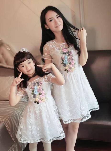 上半身 骗生娃系列：看完这几个可爱萌娃，网友直喊：吃可爱长大的吗？