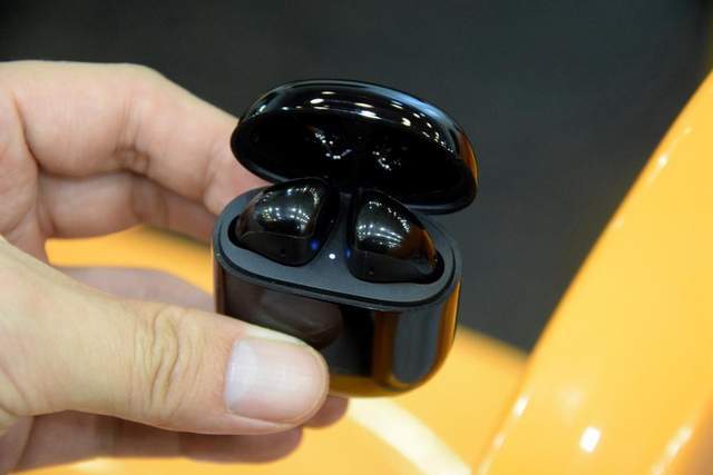 JEET ONE升级版与一代有何不同？增加无线充功能，音感提升明显