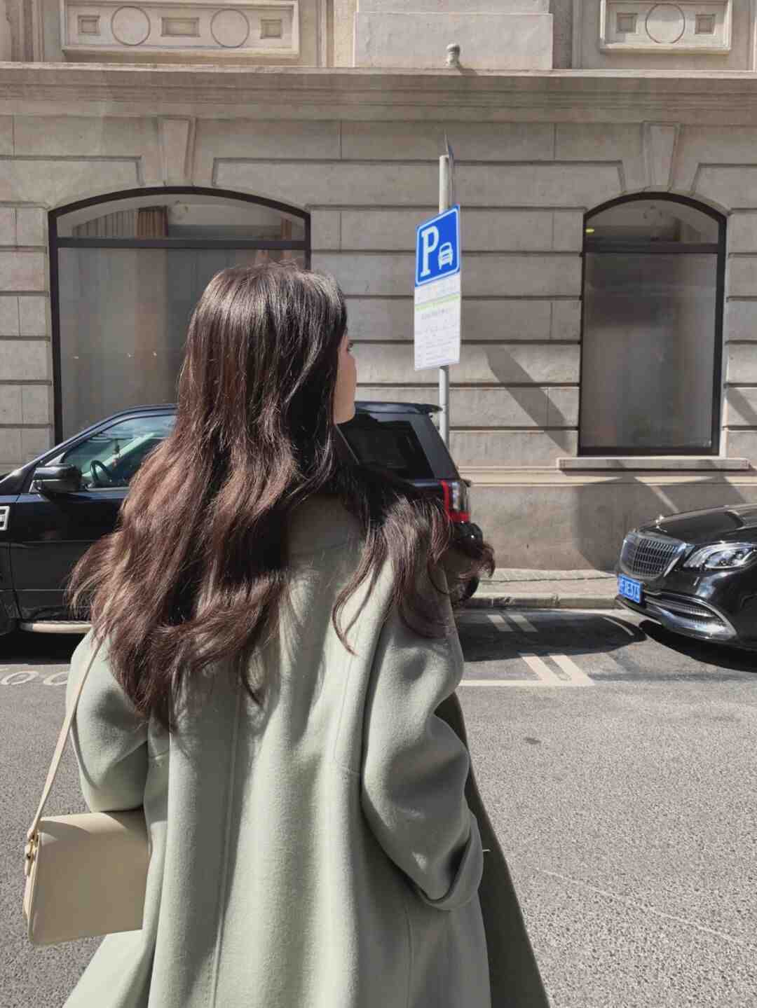 脚踝 天冷了，适合普通人的大衣冬季穿搭，不露脚踝也不露腿，高级洋气