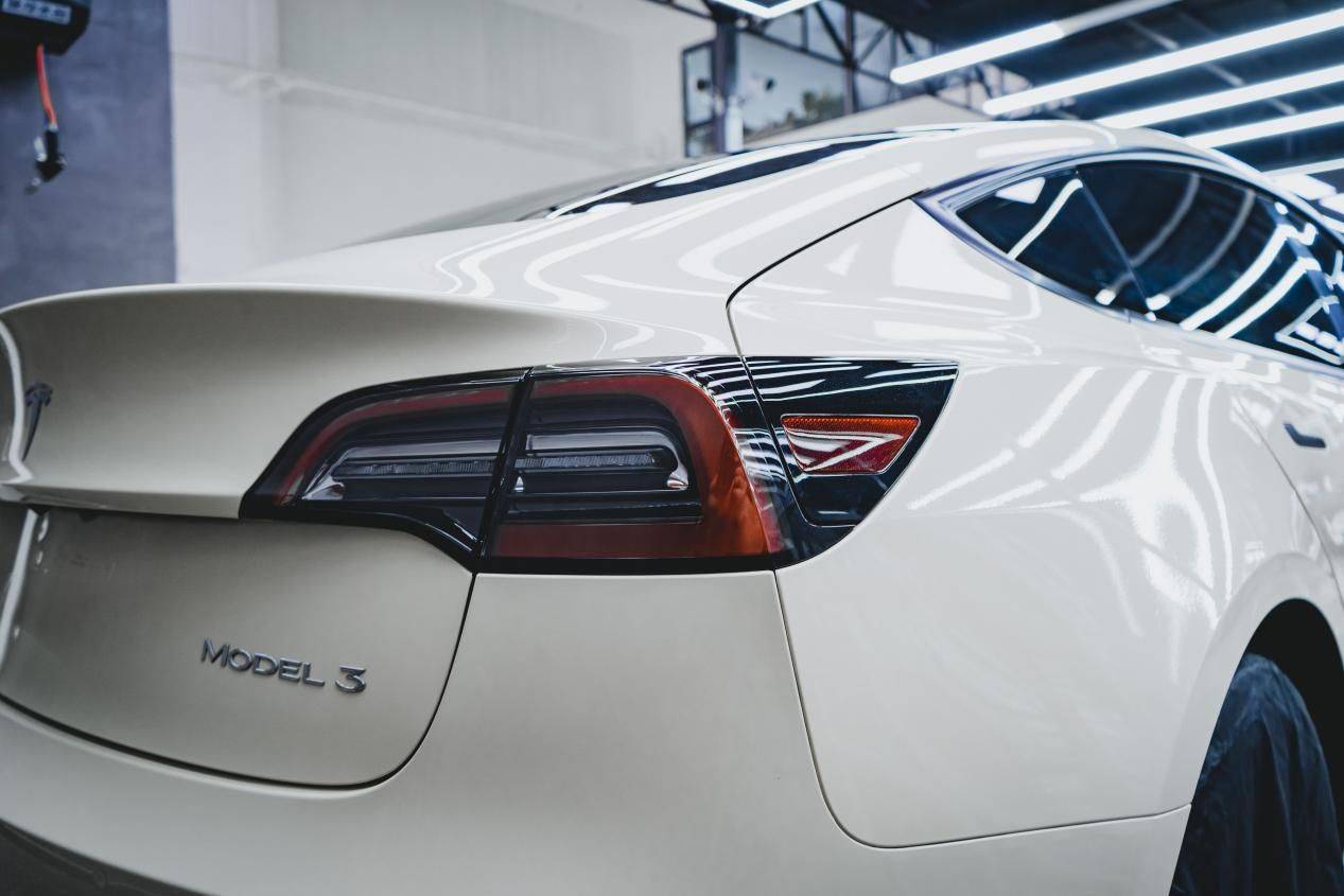 天津特斯拉model3象牙白改色案例分享