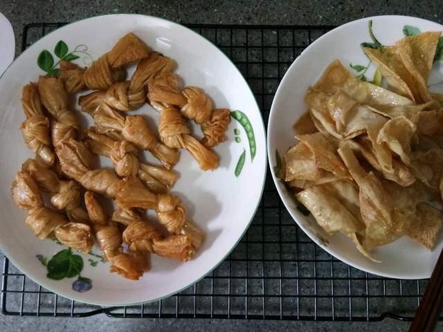 做法|教你在家自己制作大辣皮,做法简单,吃起来香辣美味