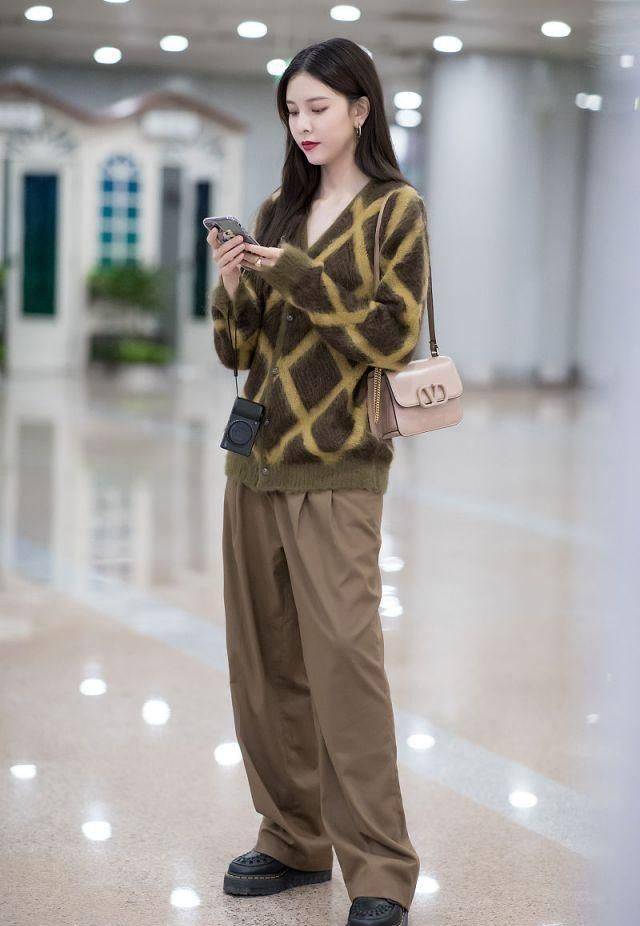 设计 大衣已经失宠，今年流行的外套长这样