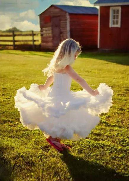 上半身 骗生娃系列：看完这几个可爱萌娃，网友直喊：吃可爱长大的吗？