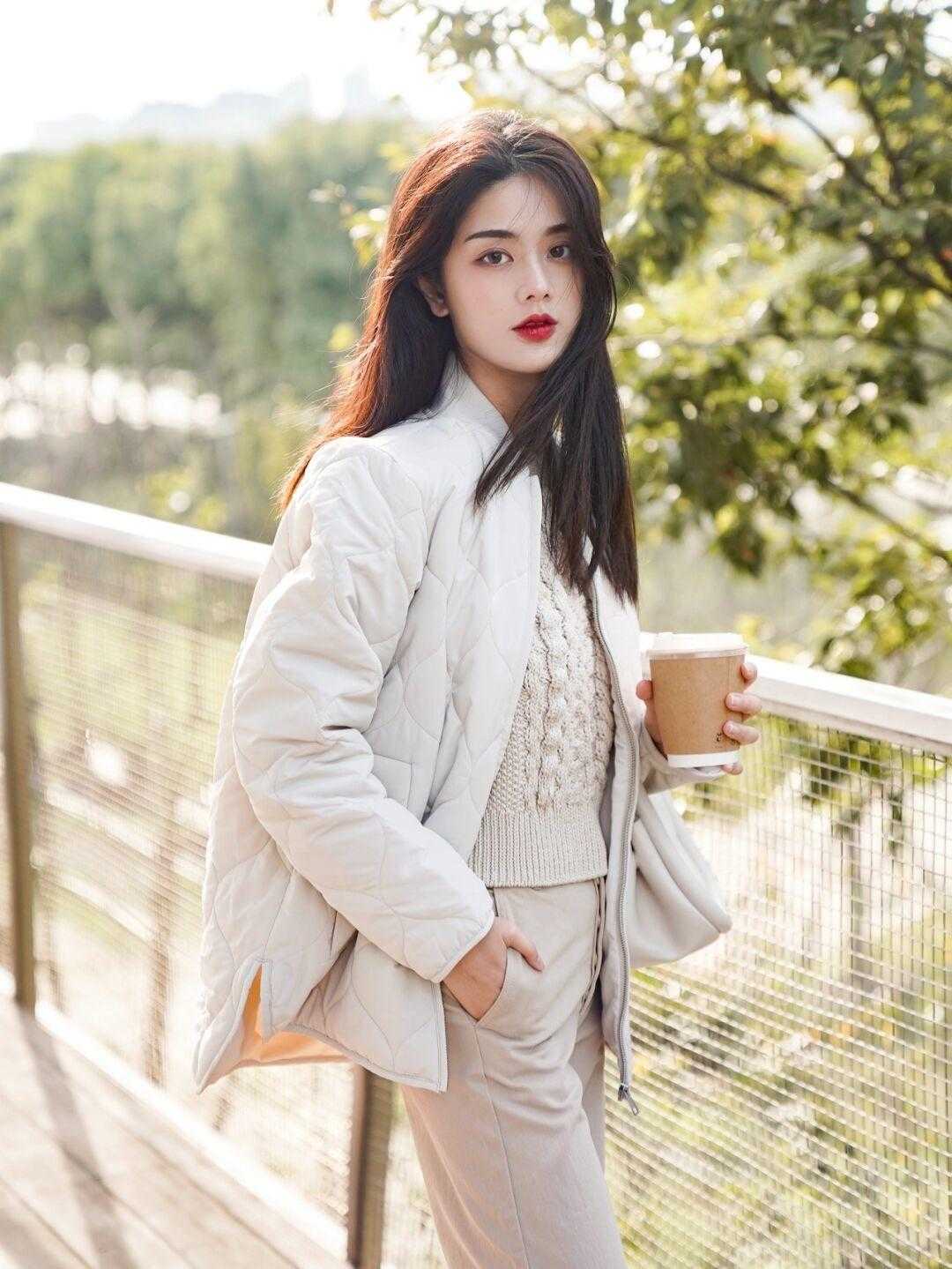 感觉 冬季穿搭没头绪?试试这些保暖舒适的短款外套,显高又洋气