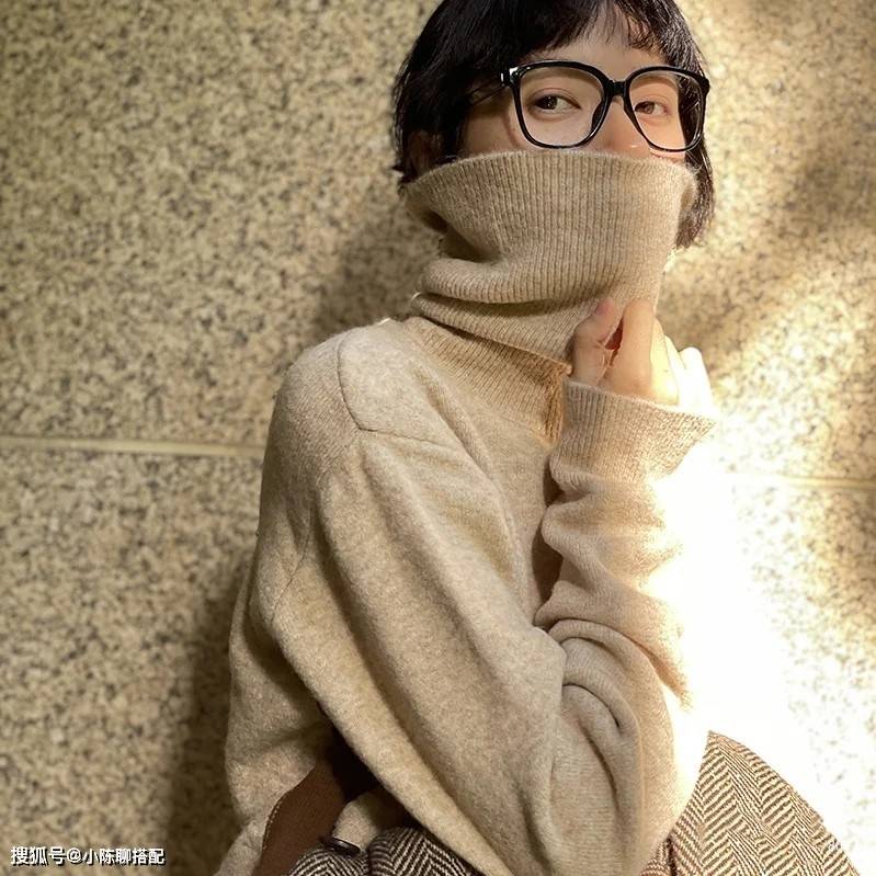 卫衣 有品位的40+女性,都在穿这“2件内搭”,微胖女性可以照着穿