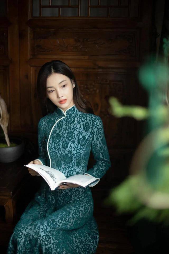 仰都 内搭一件橘色的毛衣，活力感柔和又甜美