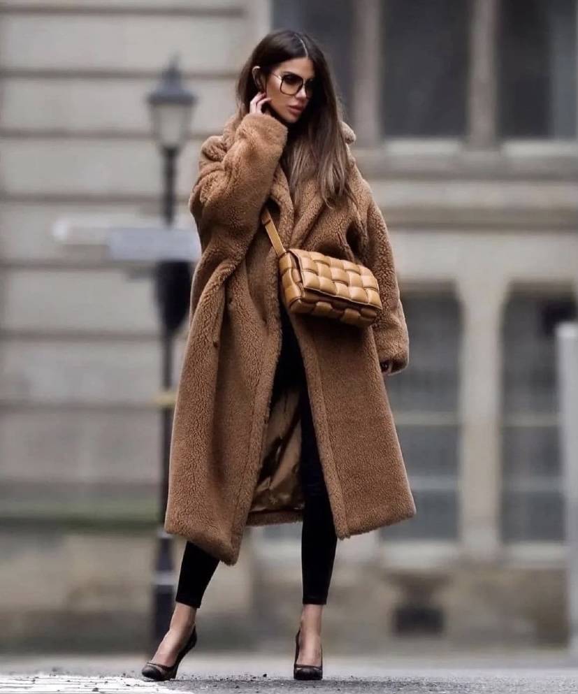 松里 满满的高级氛围感!咖色+黑色,让冬季穿搭更简约摩登