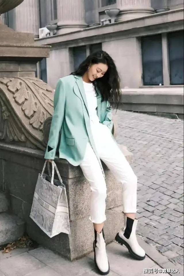 显得 冬天少穿小黑裤！瞧现在的流行“豆腐裤”，时髦特显瘦