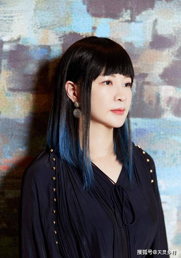 叛逆 杜华不入时尚圈可惜了，漂染发型比艺人还潮，快40岁还保持童心