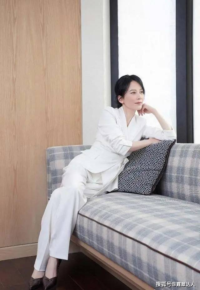 显得 冬天少穿小黑裤！瞧现在的流行“豆腐裤”，时髦特显瘦