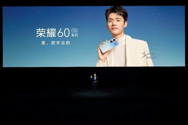 荣耀60系列正式发布：AI手势识别，Vlog隔空换镜，让拍摄更自由