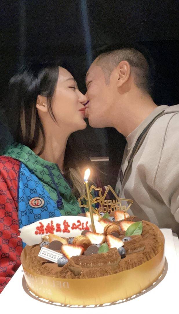 原创陈浩民妻子女儿同天生日一家六口共用一张脸蒋丽莎年轻似少女