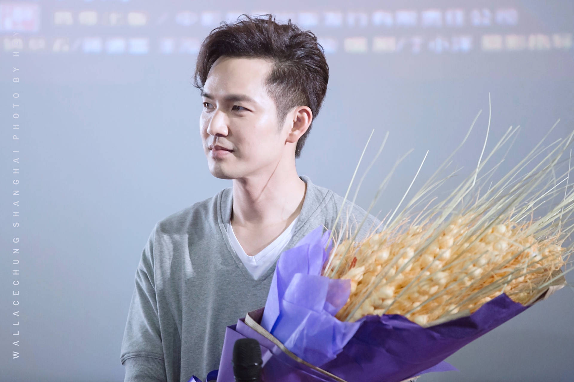 原创47岁钟汉良生日收蔬菜花束,独具个性创意不浪费,笑容腼腆很帅气