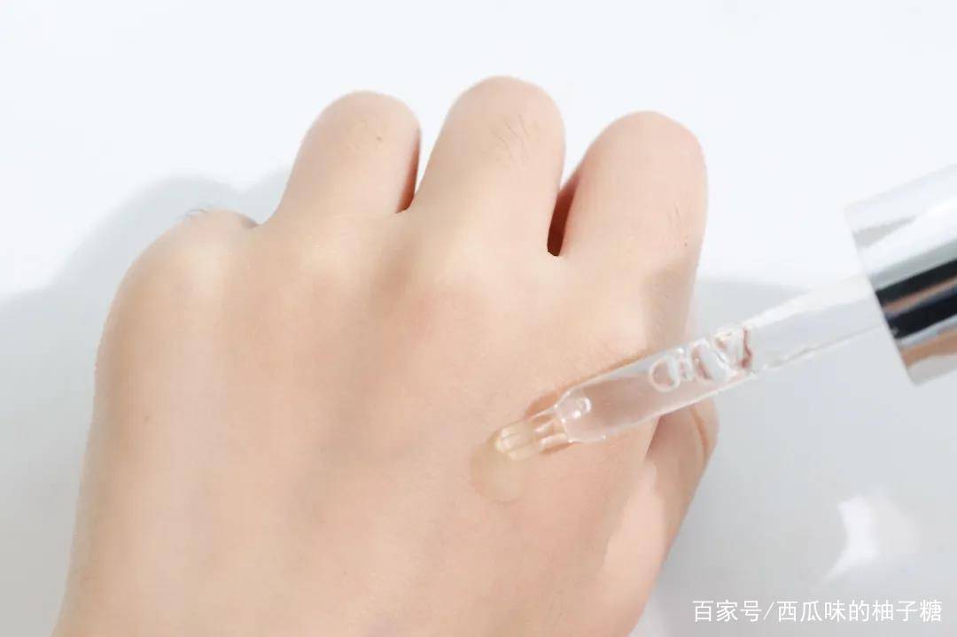 护肤品美白护肤品什么牌子好？十大美白淡斑精华排名按头安利6款！