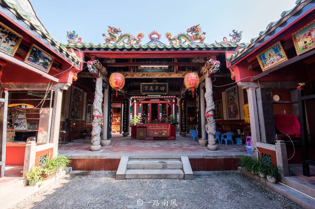 粤东最早的天后宫，位于广东省唯一的海岛县－南澳县，已四百多年