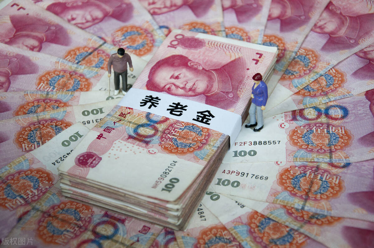 原创辛苦考上公务员后,工资虽然低,但有3个保障,网友表示羡慕!