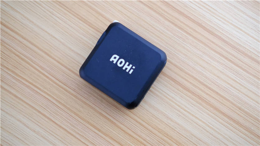 设计|给背包“减负”：Aohi Magcube 100W氮化镓充电器一个顶俩！