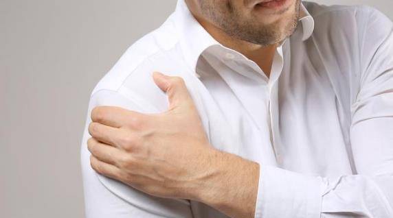 生活|38岁富二代肩膀疼痛，肝病恶化，医生：出现4种不适，建议早查肝