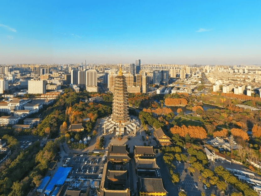 航拍常州红梅公园 银杏金黄古色古香