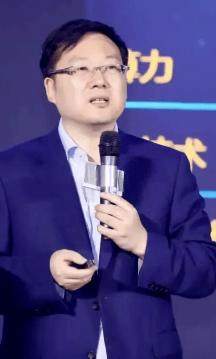 中国电信集团产品中心主任 杨岭才,中国移动研究院副院长 魏晨光共话