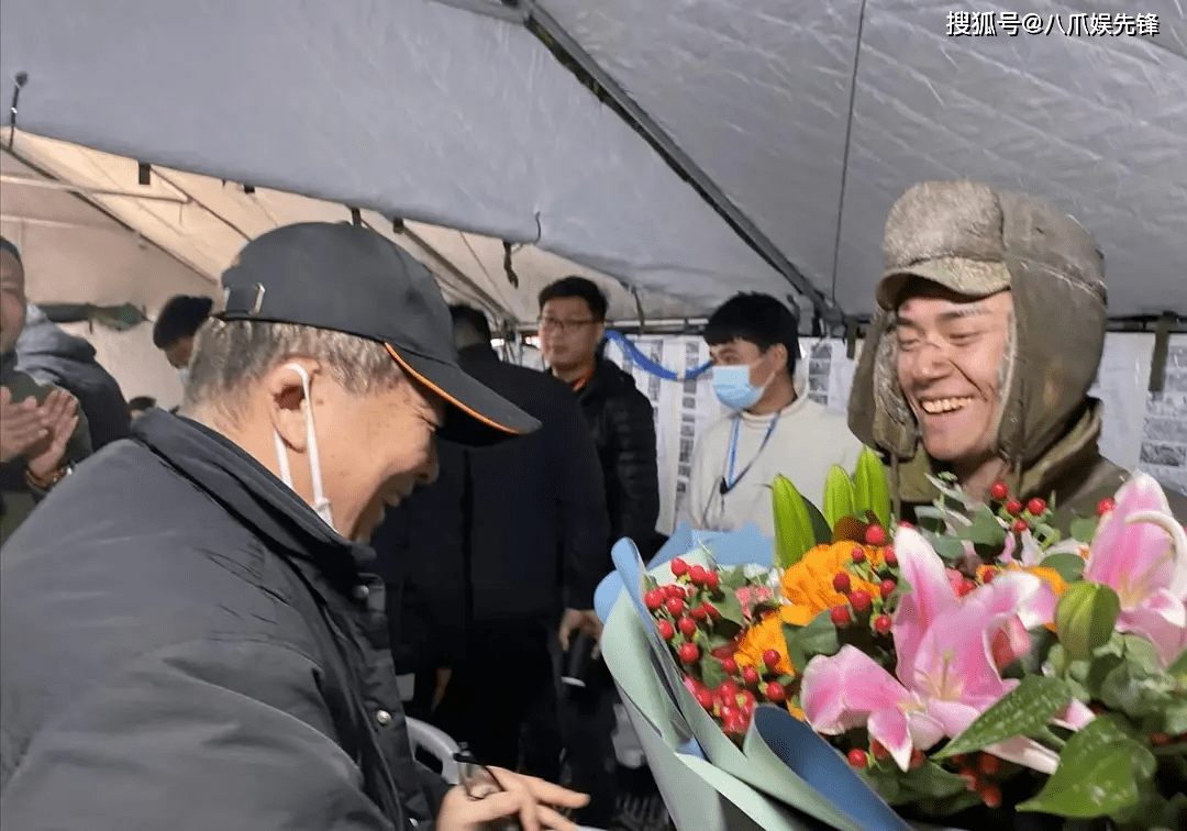 电影|电影《水门桥》开机，吴京易烊千玺喜笑颜开，片方声明让人担忧