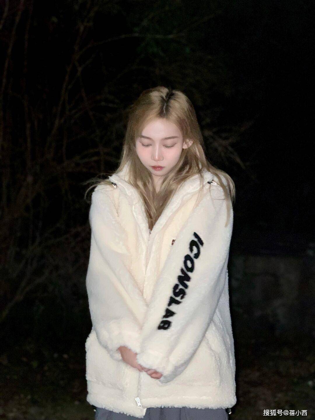 get 今冬get一件“白色羊羔绒外套”,软软糯糯拿捏温柔感,让人心动