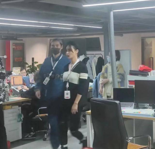 张歆艺 张歆艺暴瘦后就美得开挂！穿毛衣气质照样出众，和袁弘同框真恩爱