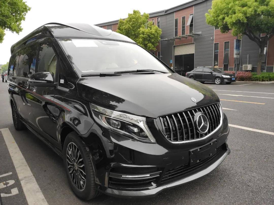 2020款奔驰v260l全隔屏款火热预定中
