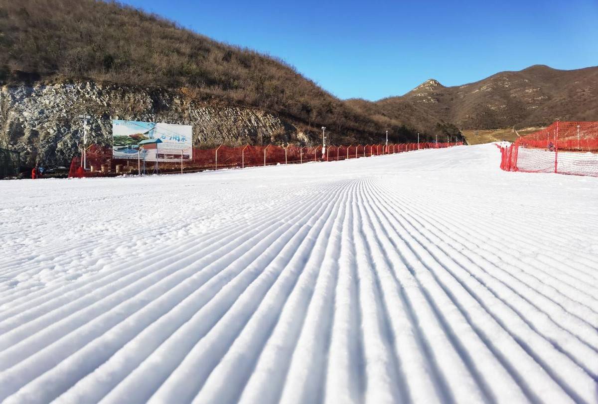 滑雪季到来 静之湖滑雪场率先开门迎客