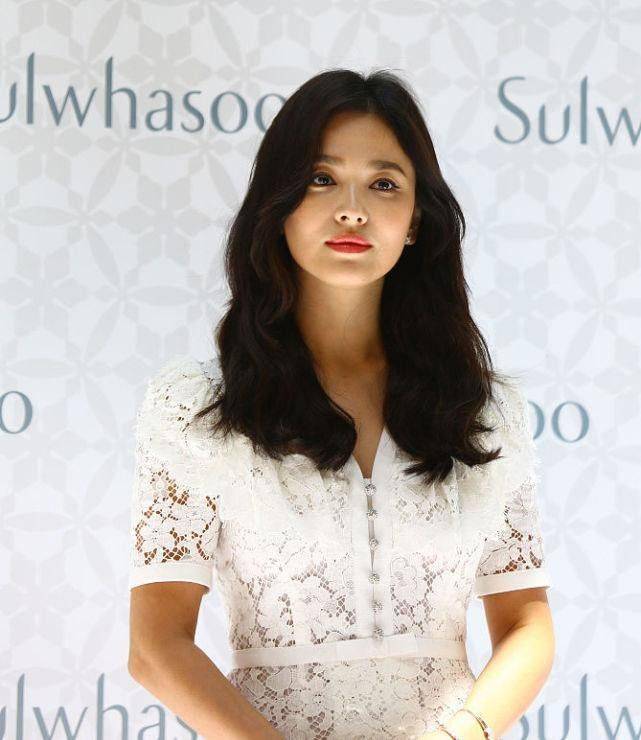 魅力 宋慧乔的蕾丝裙穿搭