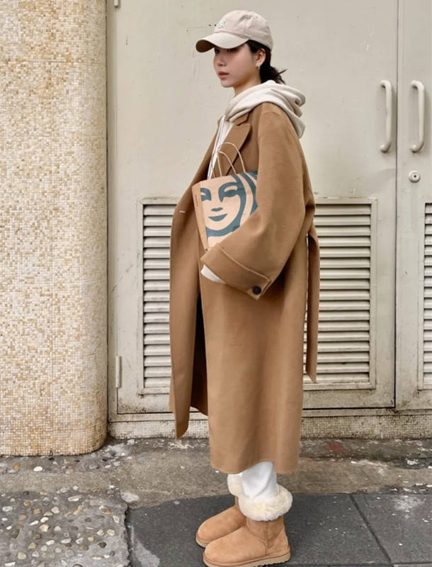 整体 冬天流行一种穿法，叫“叠穿卫衣”，看起来有风度，穿着还有温度