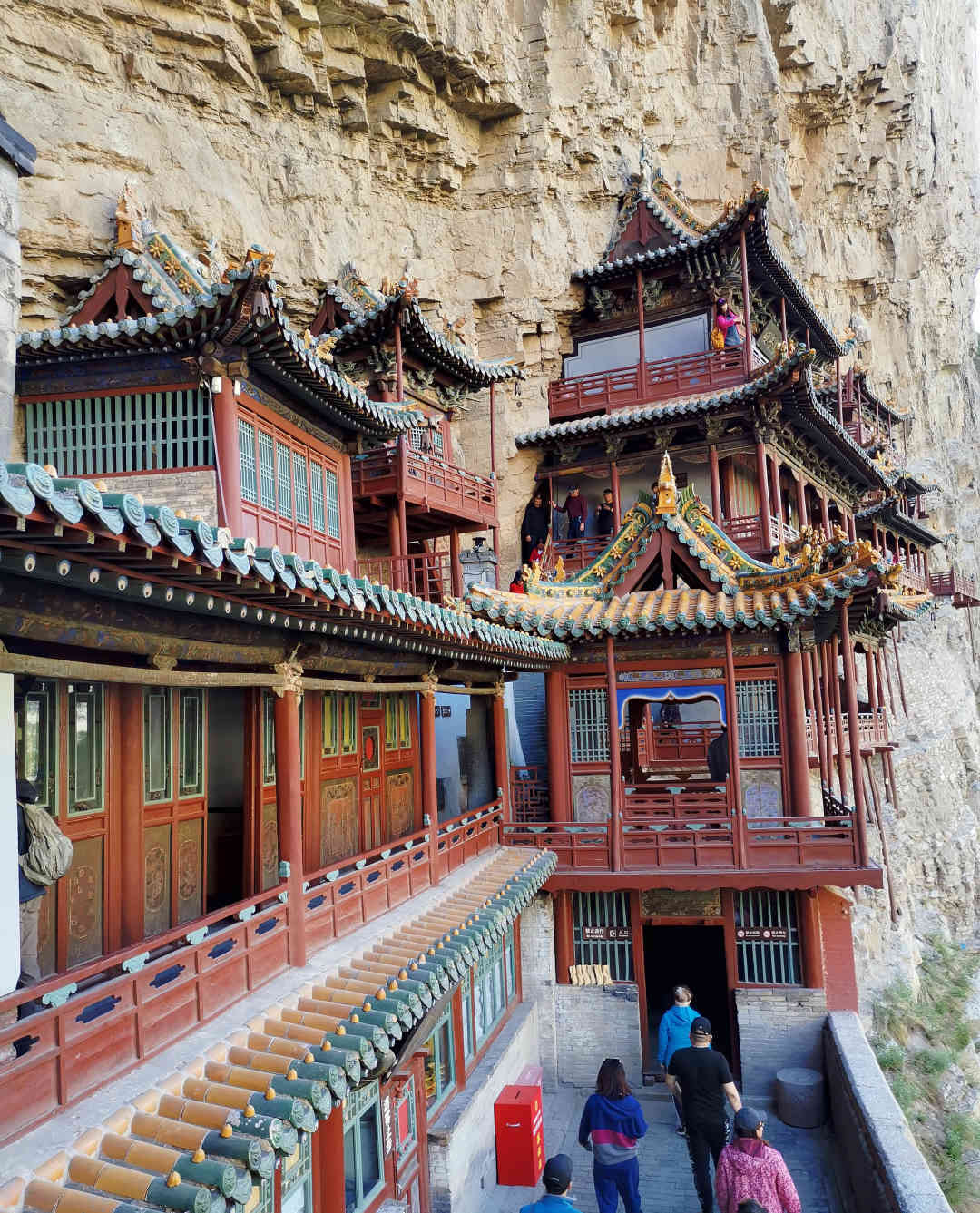 山西一座千年古寺，建在悬崖绝壁上，用木头承重千年不倒令人称奇