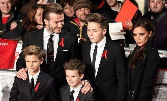 长发|贝克汉姆女儿小七近照，披肩长发气场强，只是太显成熟了