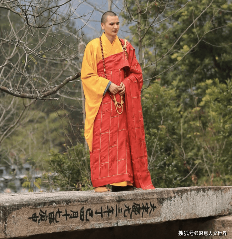 放弃铁饭碗拒绝富婆追求最帅和尚释明心执意出家到底为了啥