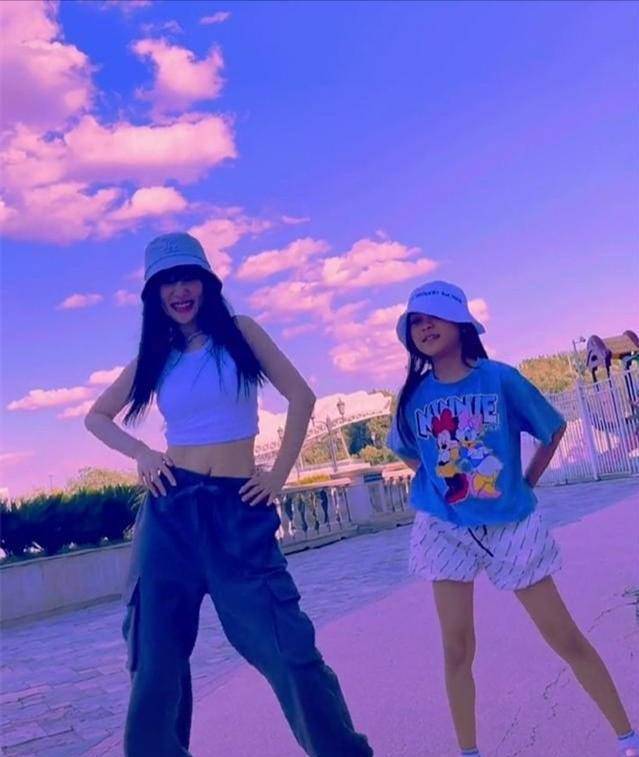 王一博被曝与綦美合恋爱超多实锤曝光王一博綦美合三次被曝恋情经过