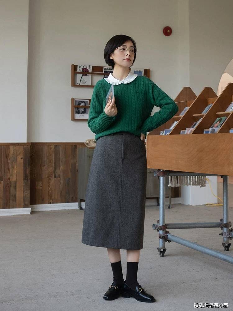 毛衣 中年女性想穿得有品味，试试“毛衣+半裙”，搭配技巧看这篇就够