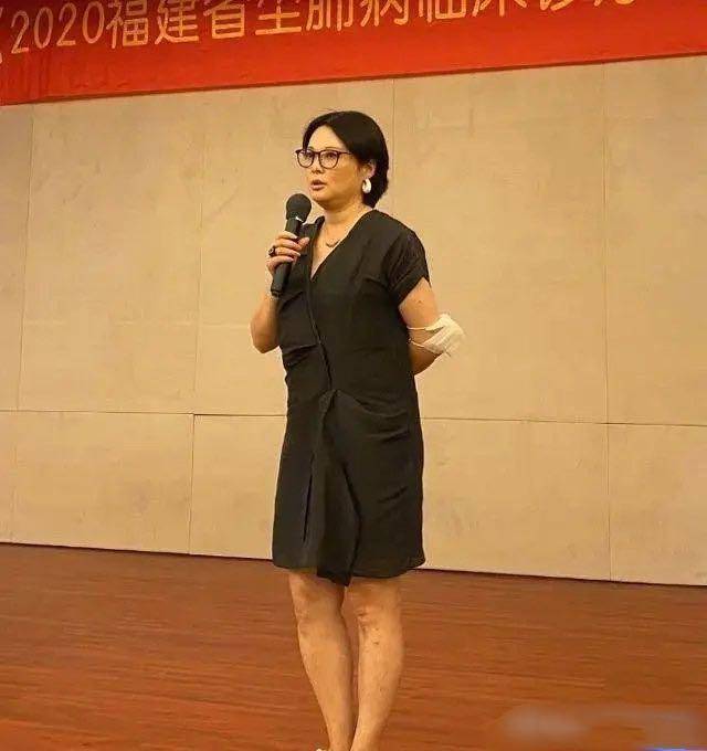 魅力 47岁袁立近照变化大！难逃中年发福，穿裙子难掩圆润身材，好真实