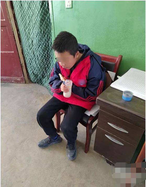 什么|孩子，伸手求助不可耻！初一学生三天只吃免费早餐，因体恤家庭困难