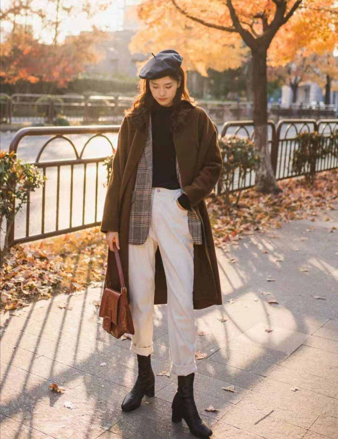 整体 “大衣+高领毛衣”才适合中年女人，5种叠穿方案，时髦整个冬天